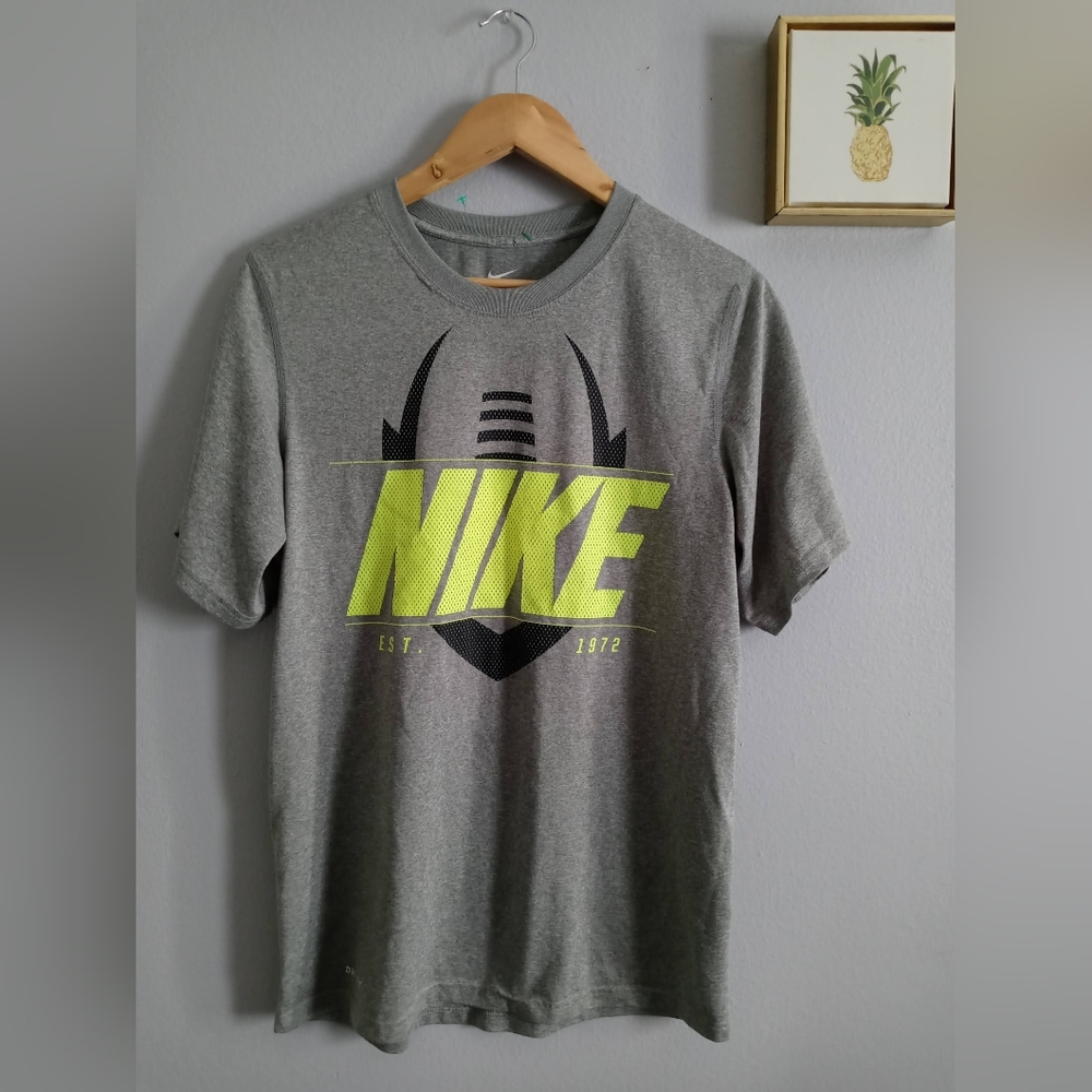 Nike T shirts Dri Fit Size Small Color Gray   Short Sleeve Athletic Comfortable